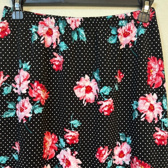 NWT Bobeau Black Midi Skirt with Pink and Blue Floral Print - Picture 2 of 5